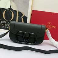 Valentino Garavani Large Supervee Shoulder Bag In Calfskin Black