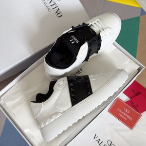 Valentino Rockstud Untitled Sneakers Unisex Calfskin White/Black