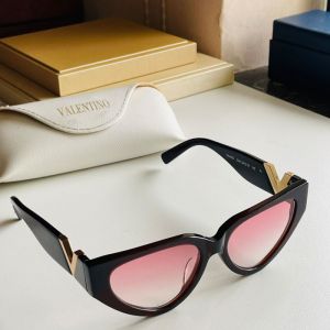 Valentino VA4063 Cat-Eye Sunglasses Acetate Frame with Vlogo Black/Pink