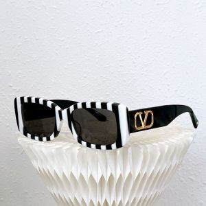 Valentino VA4108 Rectangular Sunglasses Acetate Frame With VLogo Stud Black/White